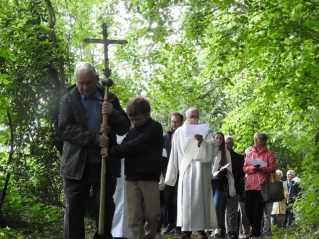 Groupe de personnes en plein air