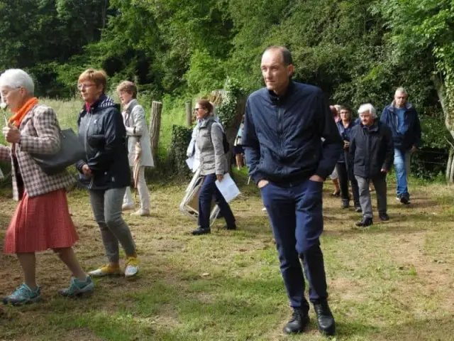 Groupe de personnes en plein air