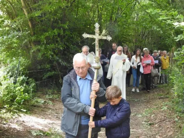 Groupe de personnes en plein air